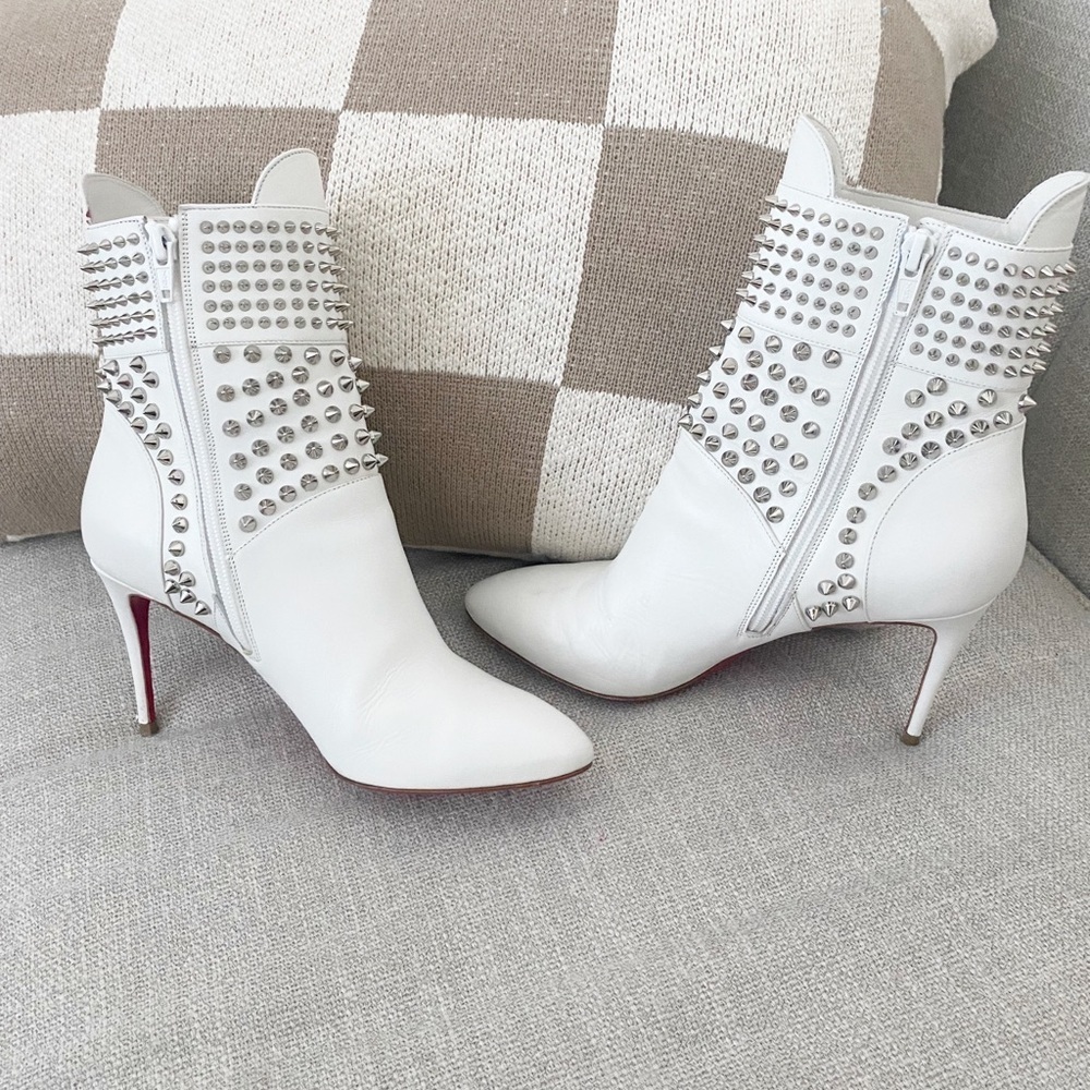 CHRISTIAN LOUBOUTIN White Hongroise Spiked Boots – Size 37 (US 7)